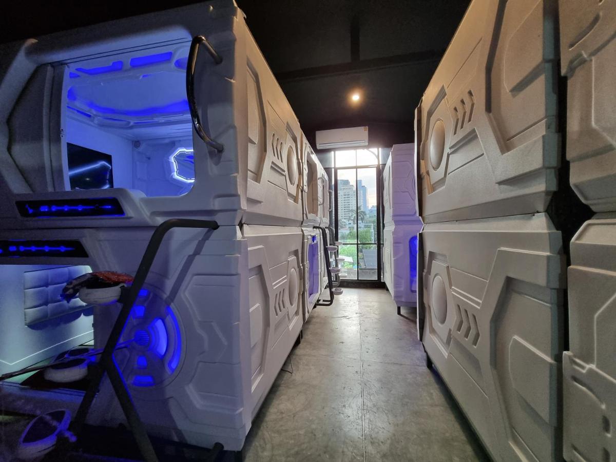 Met A Space Pod @Phrom Phong Banguecoque Exterior foto