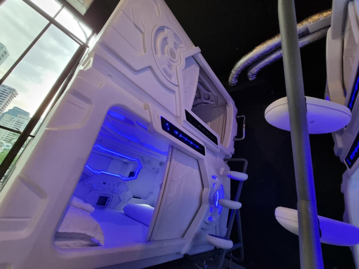 Met A Space Pod @Phrom Phong Banguecoque Exterior foto