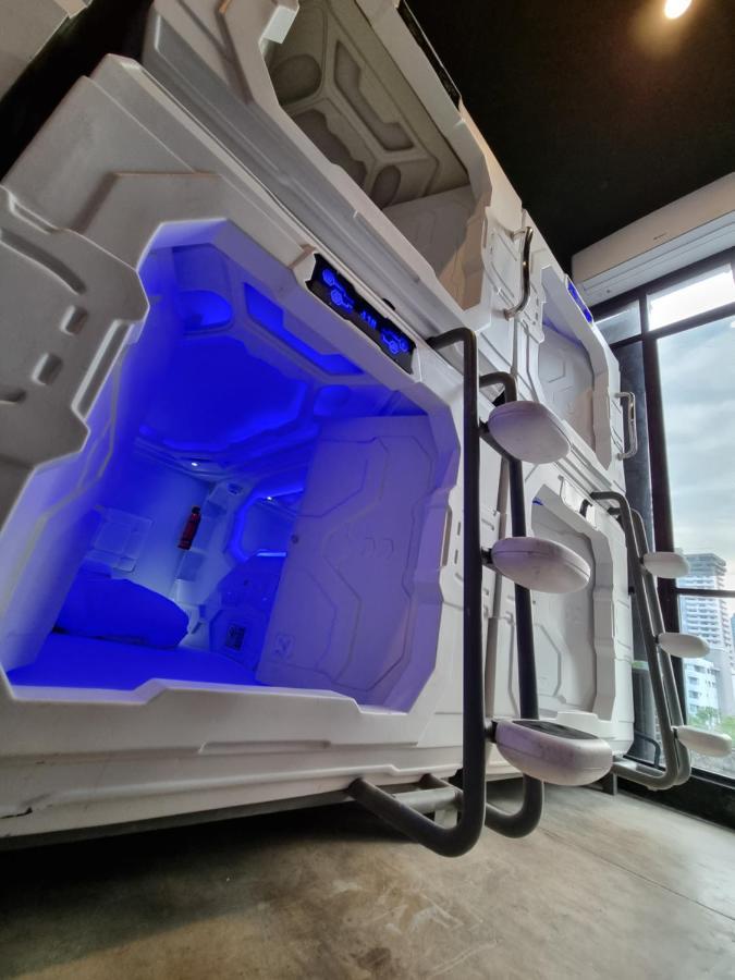 Met A Space Pod @Phrom Phong Banguecoque Exterior foto