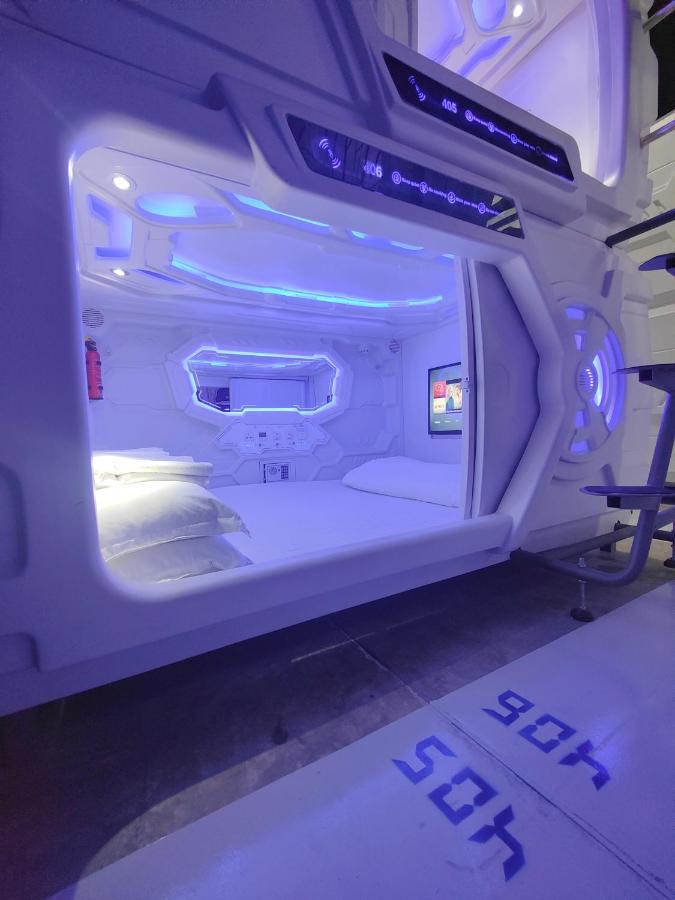 Met A Space Pod @Phrom Phong Banguecoque Exterior foto