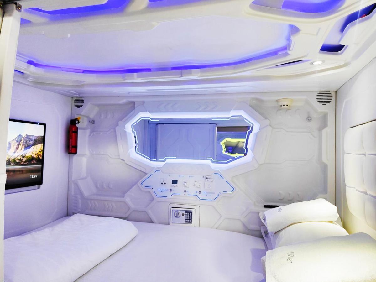 Met A Space Pod @Phrom Phong Banguecoque Exterior foto